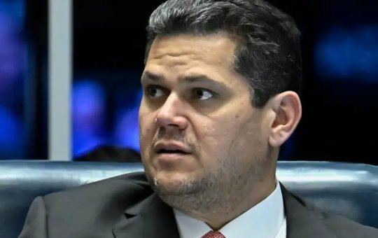 Presidente do Senado diz que não admite interferência nos Poderes