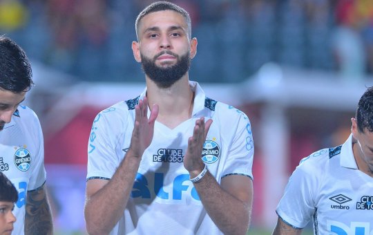 Vitória recebe punição por cantos homofóbicos contra Wagner Leonardo; entenda