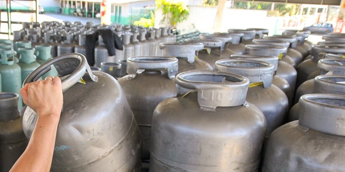 Programa “Gás para todos” vai beneficiar 17 milhões de pessoas com gás de cozinha gratuito