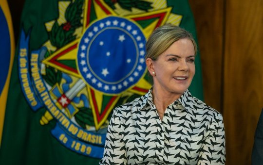 Gleisi Hoffmann critica Trump, defende Alexandre de Moraes e ataca primeiro-ministro de Israel