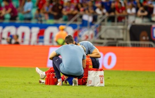 Pulga não vai para campo e fica na fisioterapia no primeiro treino do Bahia para o jogo contra o Sport