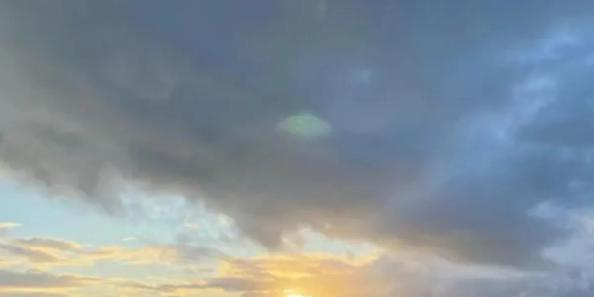 Céu de salvador com sol e parcialmente nublado
