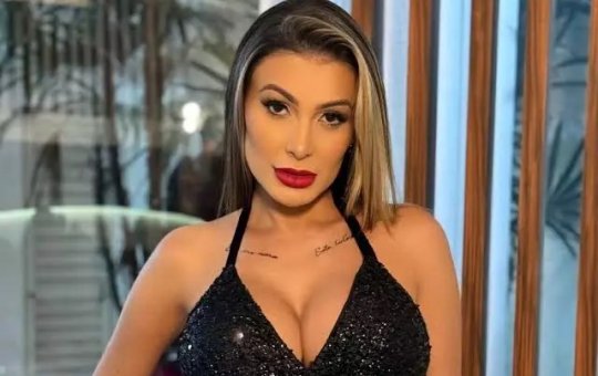 Cantora? Andressa Urach surpreende com lançamento ao vivo de música de funk