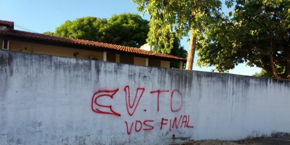Muro pichado em cidade