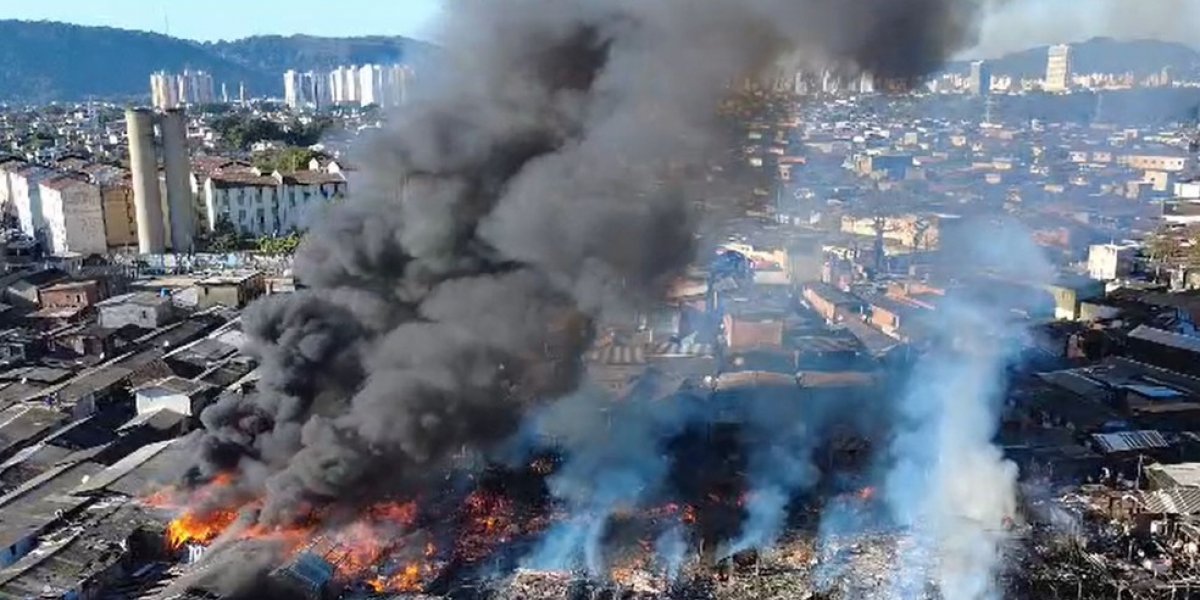 Imagens das chamas em Santos