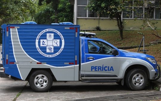 Corpos de duas pessoas são encontrados boiando na Praia do Lobato, em Salvador