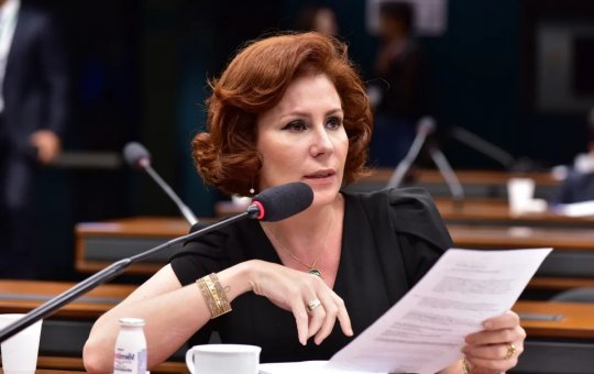 Justiça italiana decide manter prisão de Carla Zambelli