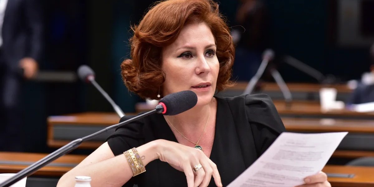 Justiça italiana decide manter prisão de Carla Zambelli