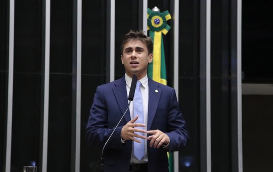 Nikolas Ferreira intensifica campanha contra Alexandre de Moraes na redes sociais