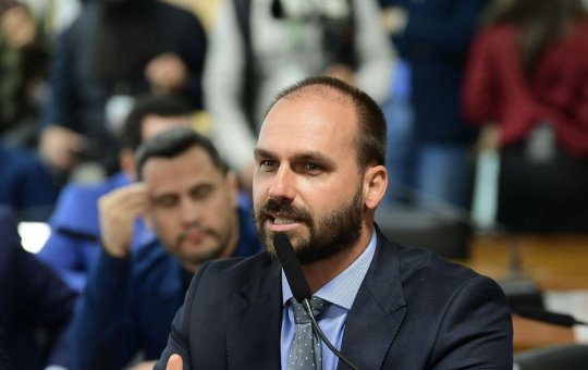 Eduardo Bolsonaro pede que Trump bloqueie todas as contas de Alexandre de Moraes no Brasil