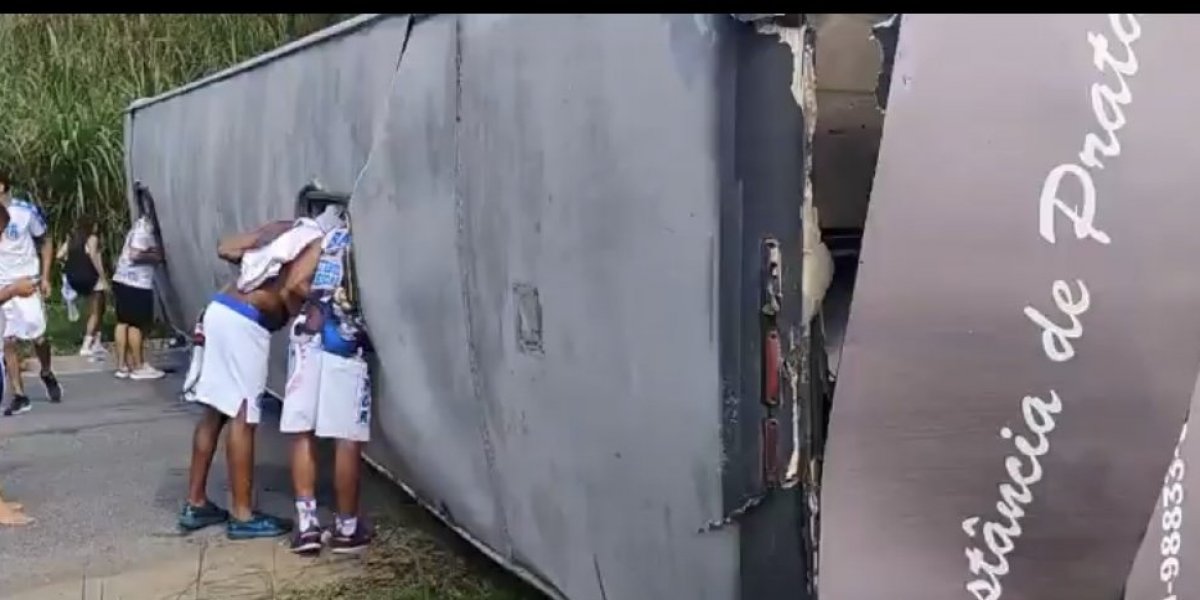 Ônibus da Bamor capota e deixa feridos em Pernambuco