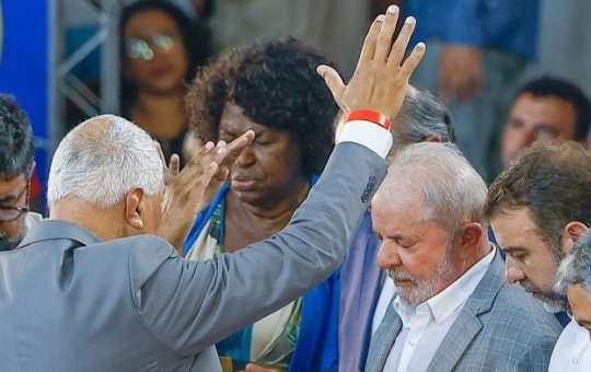 Popularidade de Lula aumenta entre evangélicos e acende alerta na oposição