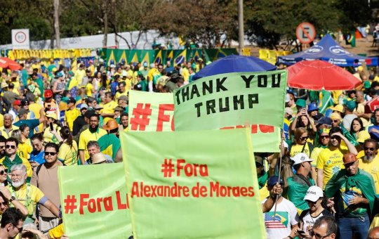 Em Brasília, bolsonaristas pedem saída de Alexandre de Moraes do STF e anistia em ato no Banco Central