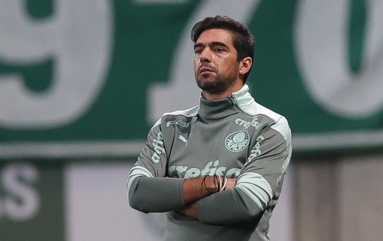  Após empate contra o Vitória, técnico do Palmeiras perde a paciência e deixa a coletiva 'do nada'