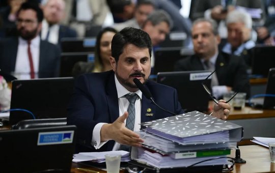 Senador Marcos do Val é alvo da PF e usará tornozeleira eletrônica por ordem do STF