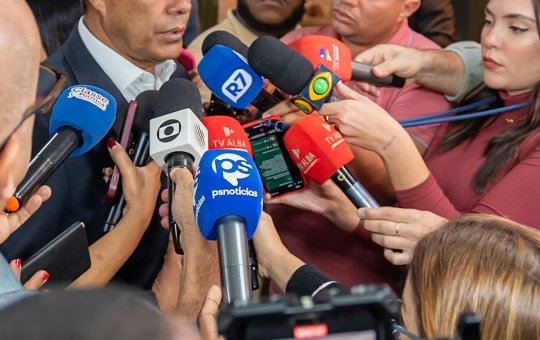 Jerônimo critica manifestações bolsonaristas e reforça defesa da economia baiana diante do tarifaço