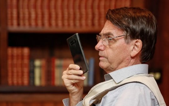 Bolsonaro tem celular apreendido pela Polícia Federal