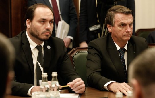 Carlos Bolsonaro passa mal e é internado após prisão domiciliar de Jair Bolsonaro