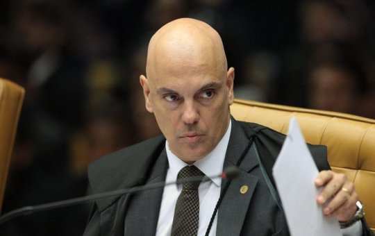 Alexandre de Moraes faz nova ameaça a Bolsonaro caso ele descumpra as medidas da prisão domiciliar