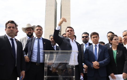 Oposição protesta contra prisão de Bolsonaro e propõe 'pacote da paz' no Congresso