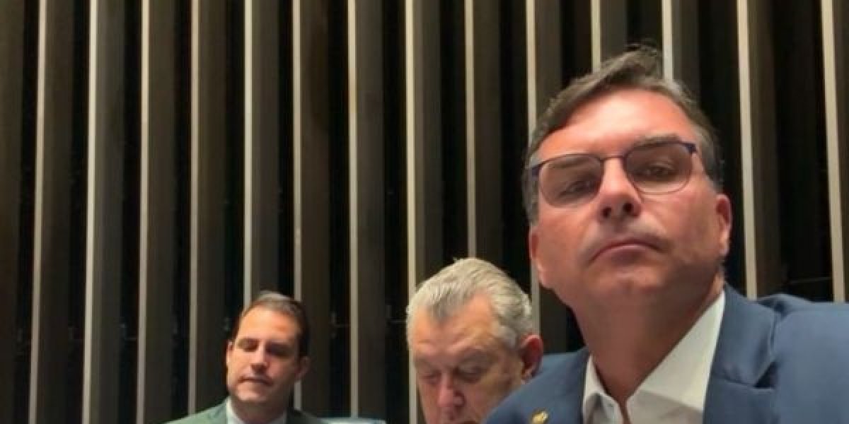 Flávio em sua live no Instagram
