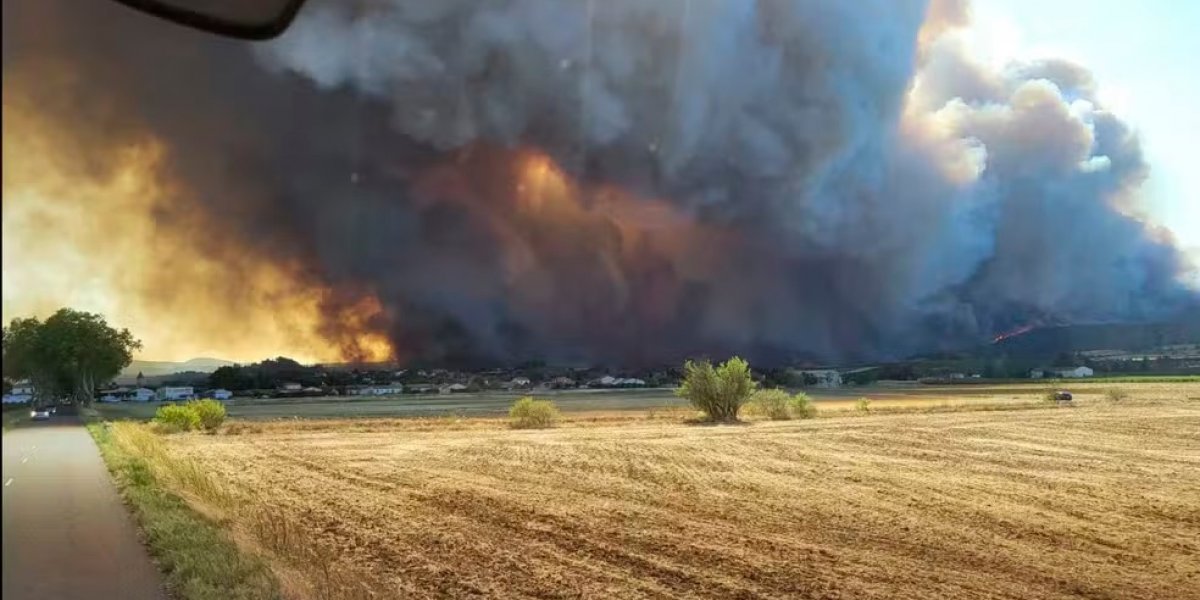 Incêndio na França deixa 1 morto, 9 feridos e consome área do tamanho de Paris