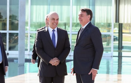 Moraes 'alivia' para Bolsonaro em regras de sua prisão domiciliar e libera presença de familiares