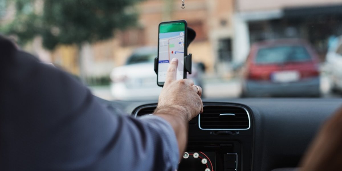 Golpe do perfume reaparece e assusta usuários de apps de transporte, principalmente mulheres