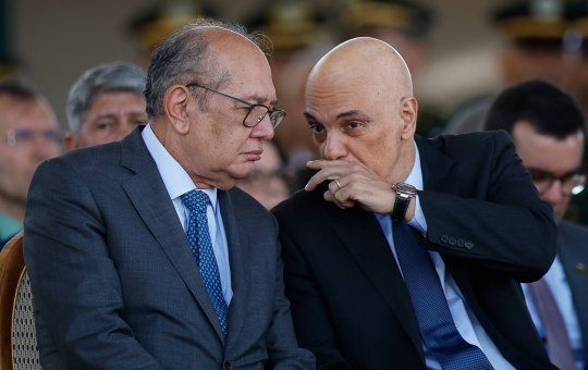 Gilmar Mendes defende Moraes após prisão de Bolsonaro: “Sem ele, Brasil viraria um pântano”