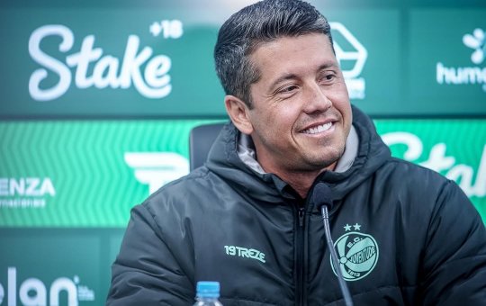 Thiago Carpini é apresentado no Juventude e relembra trabalho no Vitória: “A fase ruim passa”
