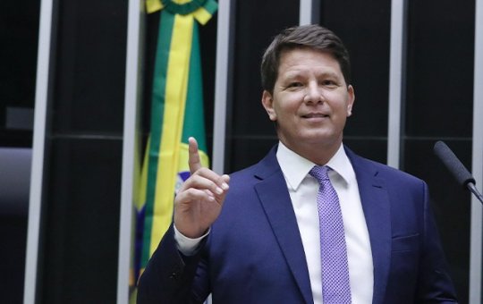 Deputado bolsonarista denuncia a Rede Globo por suposta manipulação nas eleições 