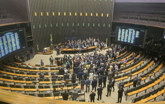 Câmara deve votar anistia aos atos de 8 de janeiro e foro privilegiado na próxima semana