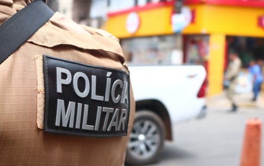Morador é baleado durante troca de tiros entre policiais e suspeitos em Santa Cruz