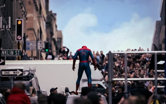 Cenas de Homem-Aranha começam a ser gravadas e impressionam o público