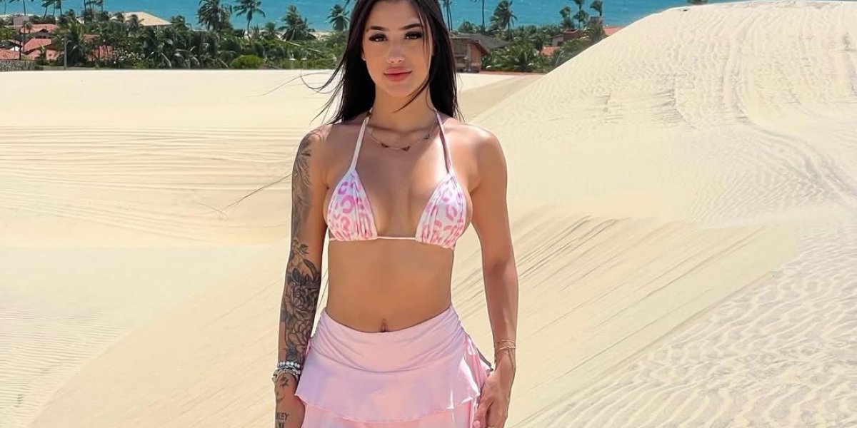 Bia Miranda em praia