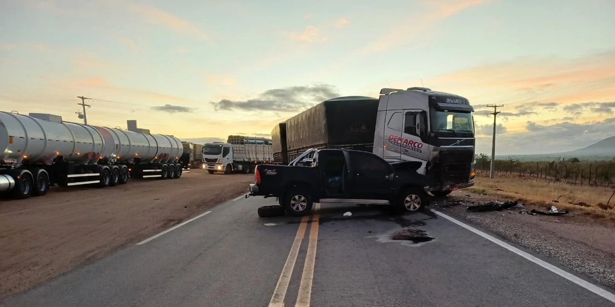 BR-242 registra dois acidentes graves em menos de 24 horas na Bahia