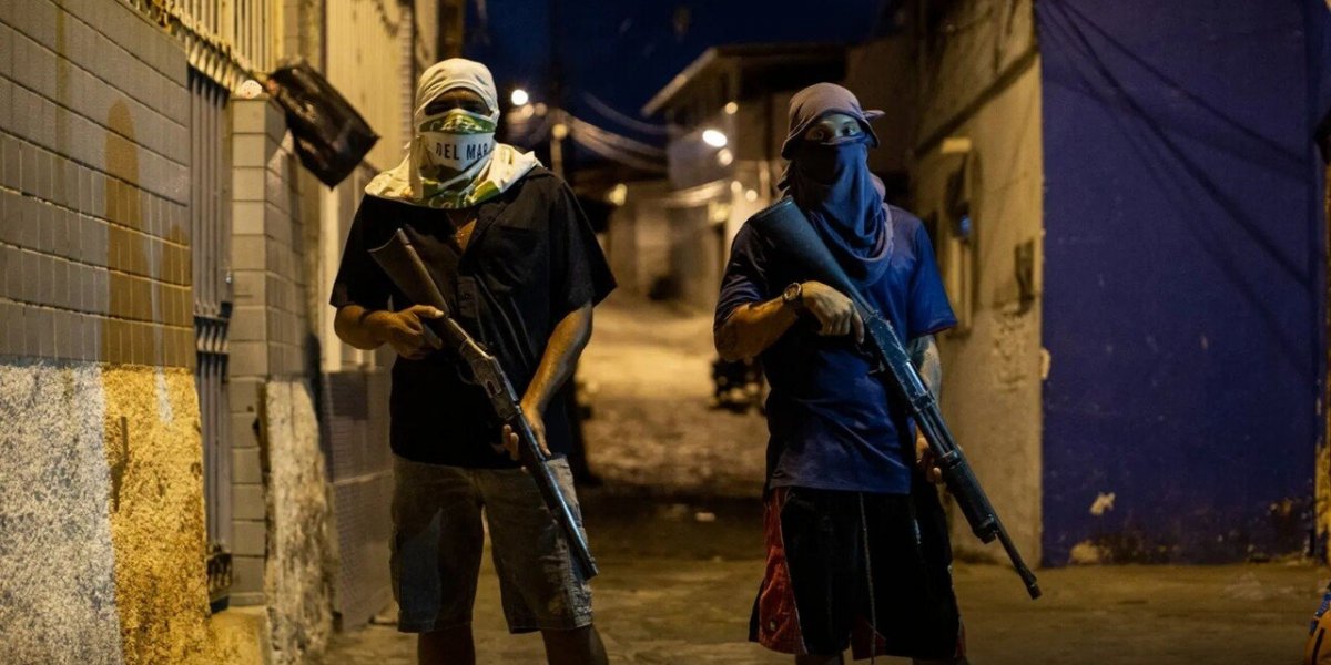 Criminosos armados