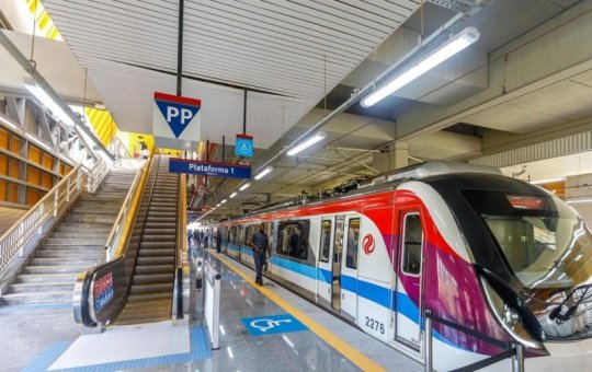 Homem é preso após se masturbar dentro de metrô em Salvador
