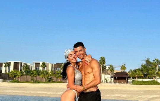 Após 9 anos juntos, Cristiano Ronaldo pede Georgina Rodriguez em casamento