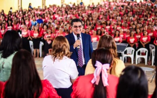 Pastor provoca polêmica ao dizer que “casar com morena é mais barato” durante evento no Pará