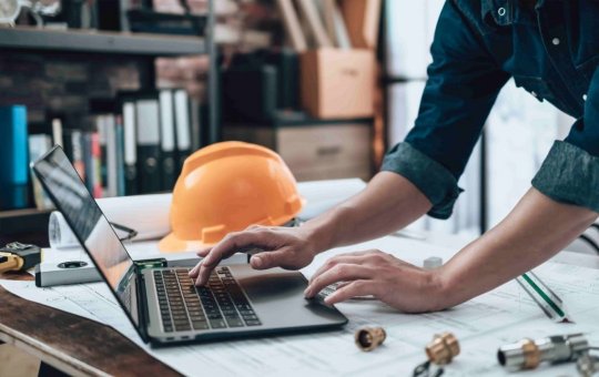 Jovens brasileiros apostam em cursos técnicos para entrar rápido no mercado de trabalho