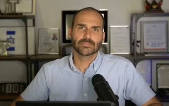Eduardo Bolsonaro leva dossiê contra Moraes e feitos da Lei Magnitsky a reuniões com equipe de Trump