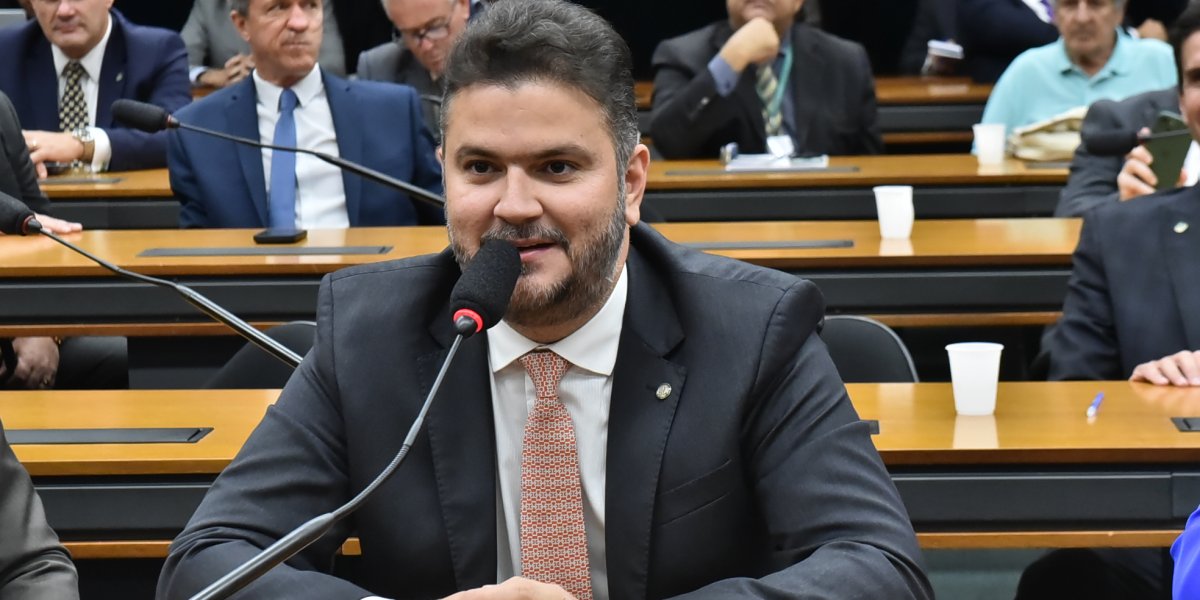 Diego Coronel descarta punição coletiva a deputados por motim e promete análise caso a caso