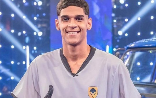 Luva de Pedreiro recebe alta hospitalar e se pronuncia pela primeira vez: 'Só foi um susto'