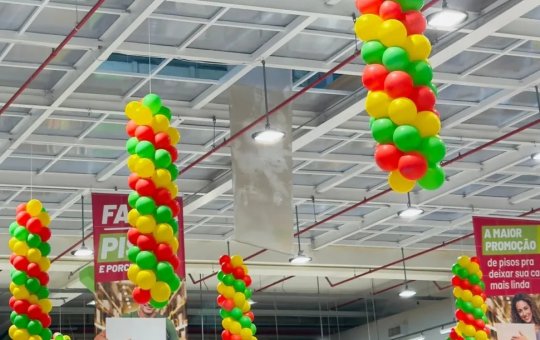 Trabalhador se machuca ao cair do teto de home center em Salvador