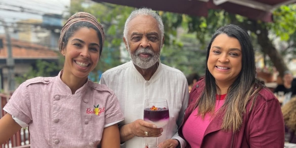 Bela e Preta Gil ao lado do pai, Gilberto Gil