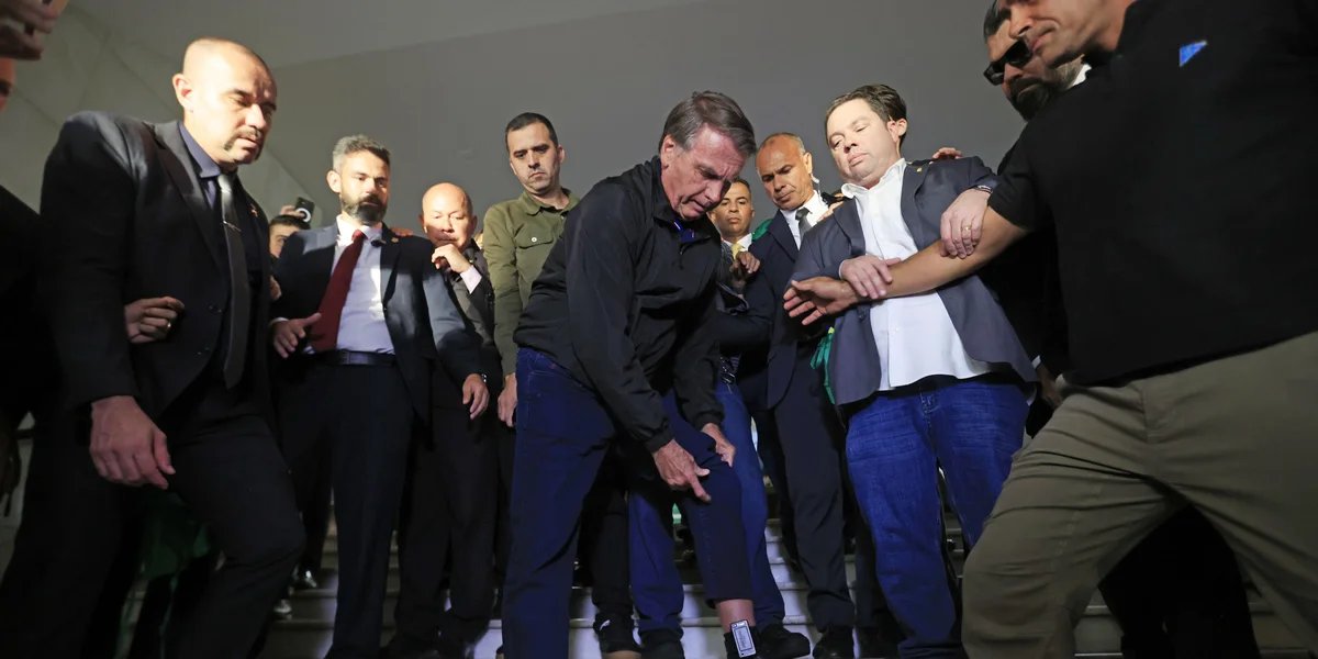 Datafolha: maioria dos brasileiros apoia prisão de Bolsonaro e avalia Moraes como atuando dentro da lei