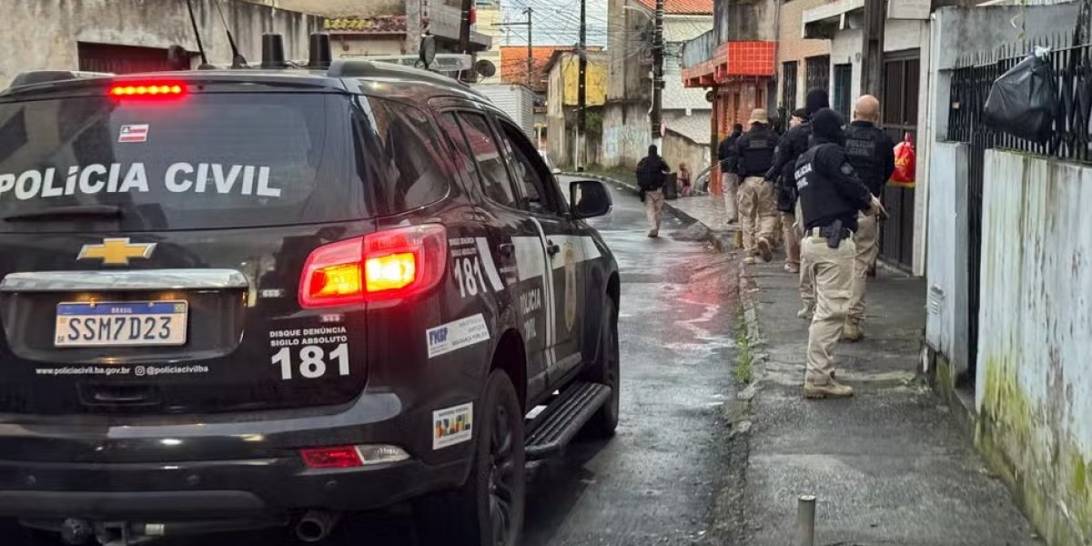 Operação em Salvador resulta em seis prisões e uma morte de suspeito de furtos a comércios