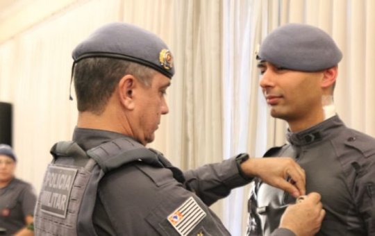 Cabo da PM baleado em São Paulo é homenageado com condecoração militar