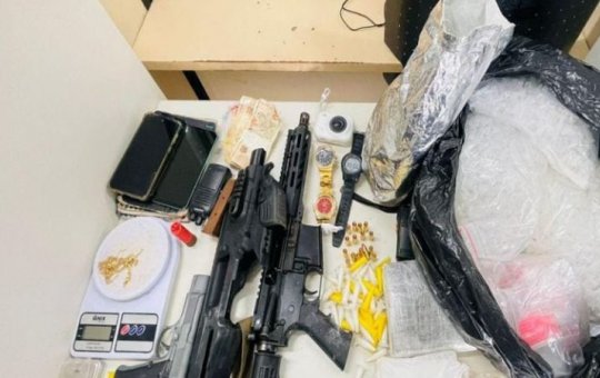 Polícia Militar desmonta acampamento do tráfico em Lauro de Freitas